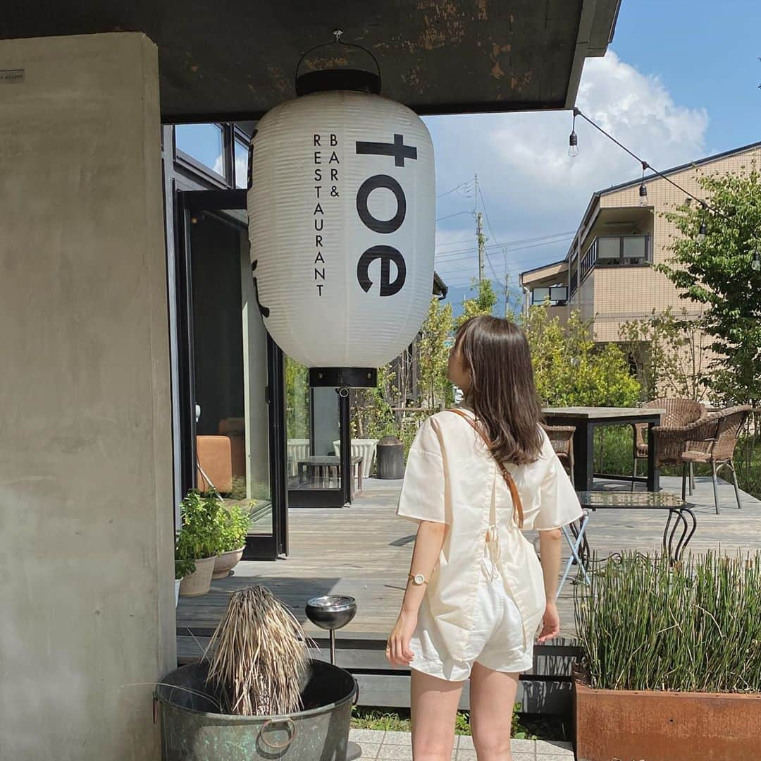 鈴原ゆりあさんのインスタグラム写真 - (鈴原ゆりあInstagram)「いつかの真夏の暑い日の服🌿  背中がちらりするのが 可愛いんです🦦  最近休みの日に 山梨の可愛いカフェを 見つけては足を運んでいます  可愛い猫くん  #ゆりあんこーで  #山梨カフェ」9月11日 17時00分 - suzuhara_yuria