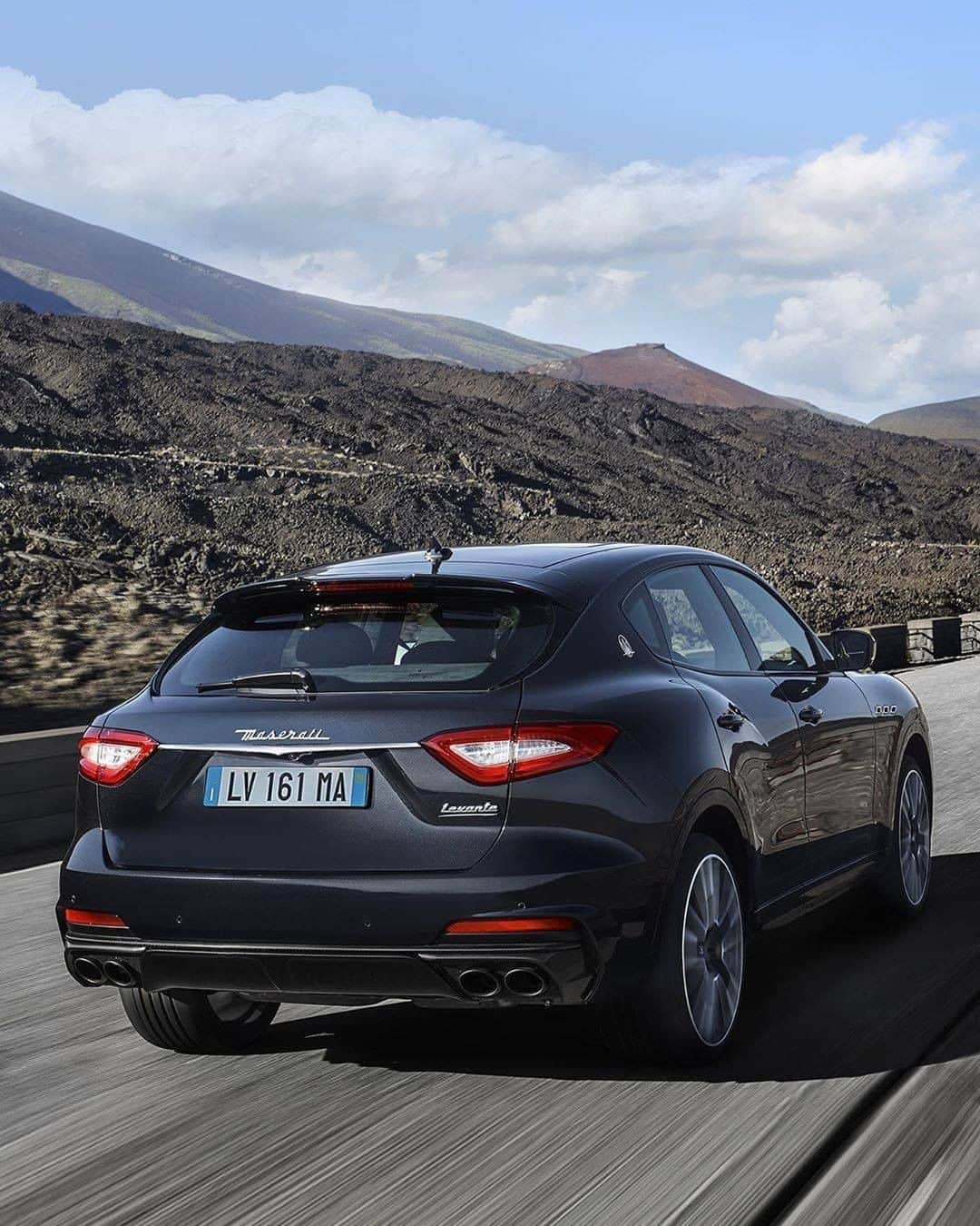 Maserati Japan | マセラティ ジャパンのインスタグラム：「590HPを誇る驚異的なパフォーマンスと、圧倒的なラグジュアリーの幸福な融合。それが、レヴァンテ トロフェオ。  #Maserati #マセラティ  #MaseratiJapan #マセラティジャパン #LevanteTrofeo #レヴァンテトロフェオ」