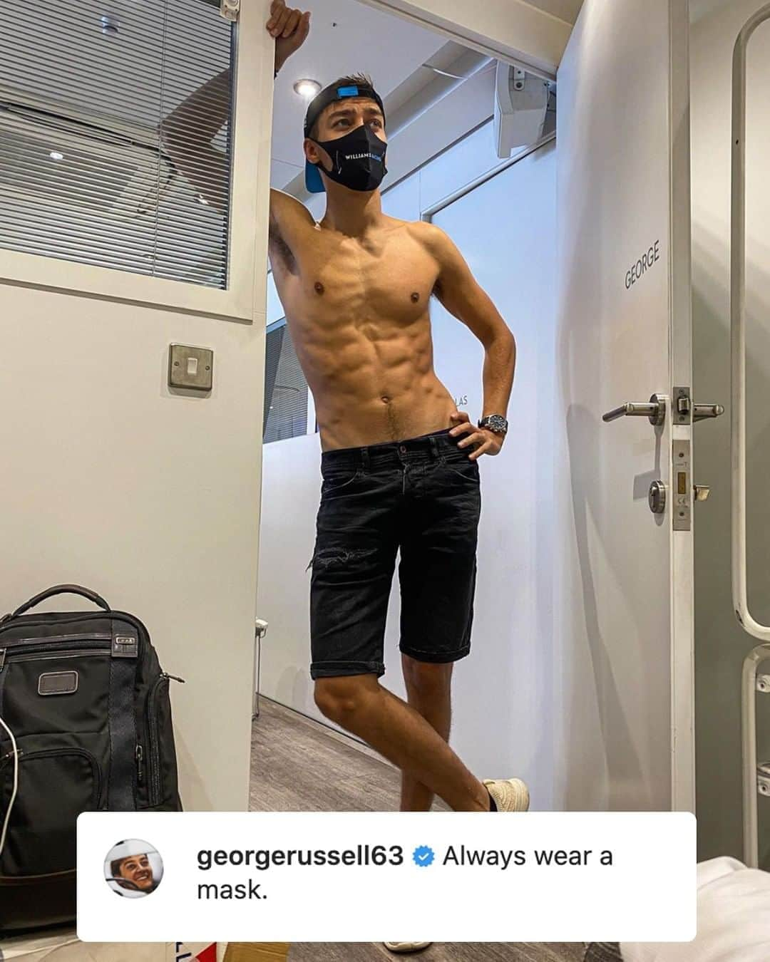 F1さんのインスタグラム写真 - (F1Instagram)「George has the best fans 🤣 Swipe and tell us who won the comments...  #F1 #Formula1 #GeorgeRussell @georgerussell63」9月11日 17時00分 - f1