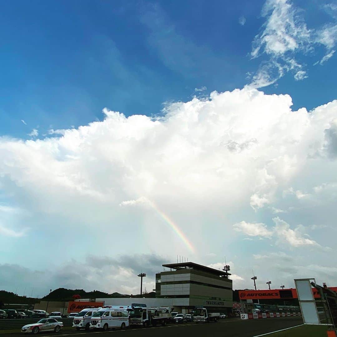 ピエール北川さんのインスタグラム写真 - (ピエール北川Instagram)「明日の天気は、 何でもありかな？（笑） 晴、曇、雨、雷 そして、虹  雪は？ ないw  #supergt  #ツインリンクもてぎ」9月11日 17時02分 - pierrekitagawa