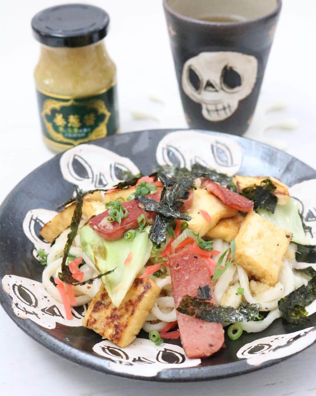 Kayoのインスタグラム：「焼きうどん❤︎ この業務スーパーの姜葱醤、最強✨ 人気あるの分かりる。」
