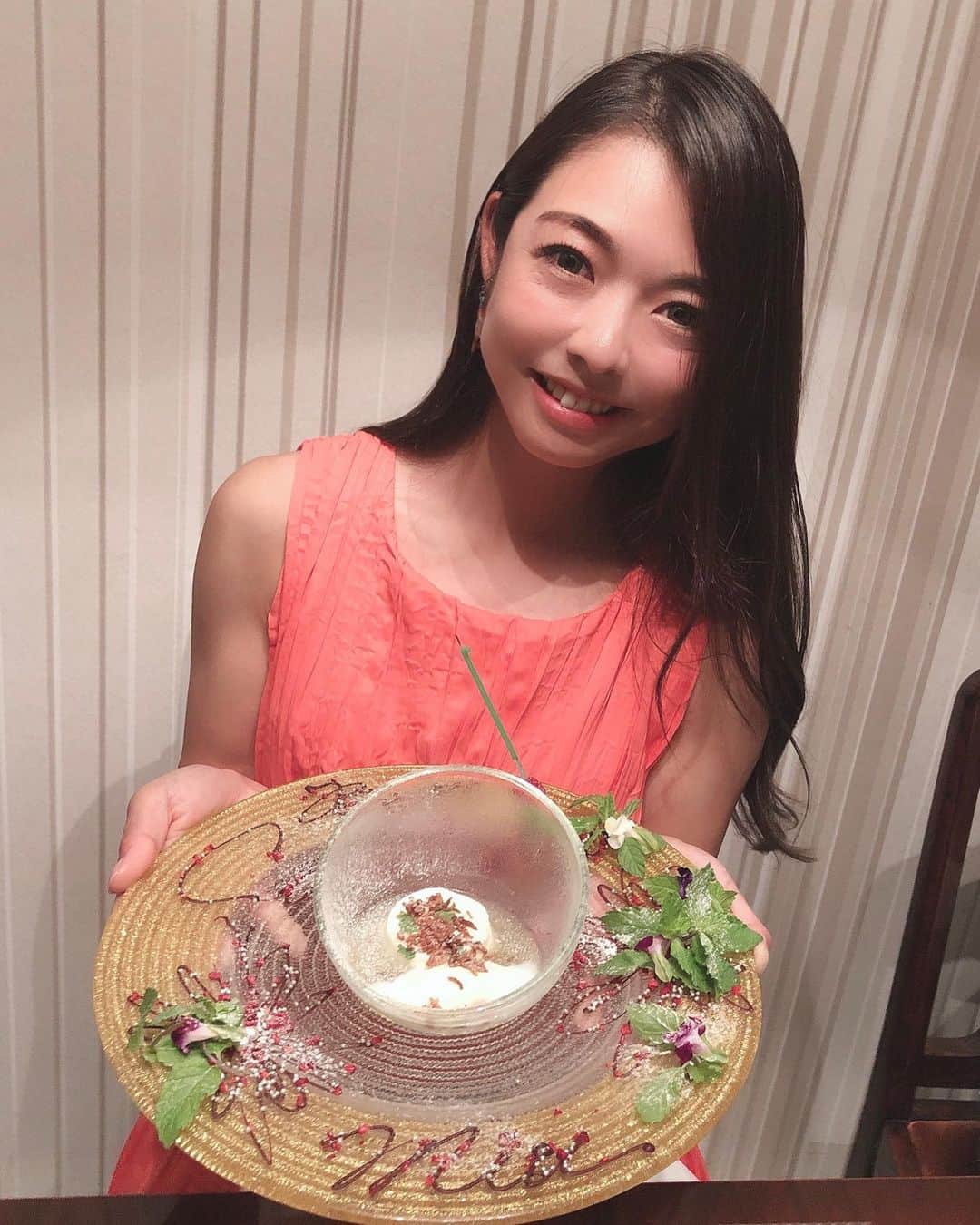 神崎美羽のインスタグラム：「9/9はお誕生日でしたー🎉  インスタ、Twitterにお祝いのコメントくれた皆さま、ありがとうございます😌  昨日は大好きなメンバーにお祝いしてもらって幸せ❤️  大変なこともたくさんあるご時世ですが、 私らしく新しいフィールドでもっともっと、がんばらないとなっと思ってます✨  今まで通りにこれからもアクティブに突き進んでいくぞー！！  こんな私ですがこれからもよろしくお願いします❤️  #mybirthday #thankyou」