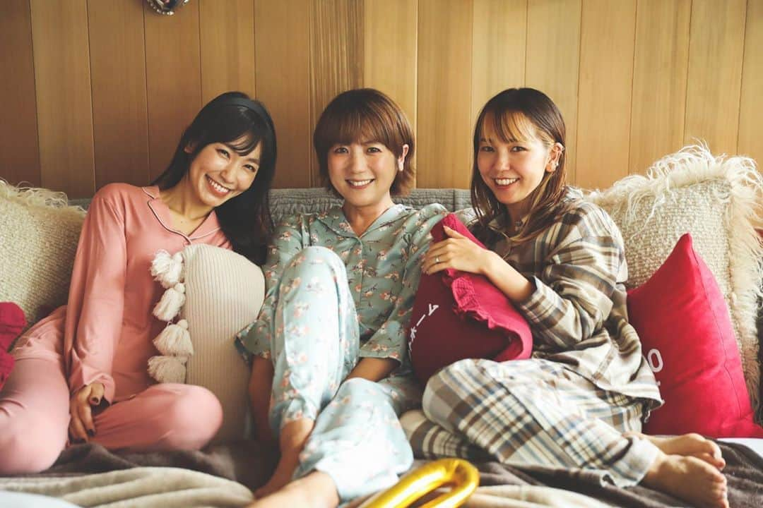 shizuka.watanabeさんのインスタグラム写真 - (shizuka.watanabeInstagram)「♡♡♡ ・ ・ UNIQLO at HOME 🏠 ・ 見て見てーーー🧡 @uniqlo のルームウェアパジャマが可愛い❗️ ・ 今日は試着させてもらって着心地の良さやデザインの充実に驚いたよ💗 ・ これでパジャマパーティーとか 絶対に楽しいはず‼️ ・ ・ おうち時間も増えたから 可愛いルームウェアで気分上げて おうち時間も楽しく過ごしたいですよね💗 ・ ・ ・ ・ #uniqlo #uniqloathome #ルームウェア　#パジャマ　#pajamas #roomwear #uniqloginza #uniqlo2020fw #ユニクロのパジャマ　#pajamaparty #ユニクロ　#ユニクロコーデ #ユニクロ新作　#ユニクロのルームウェア」9月11日 17時16分 - shizuka.watanabe