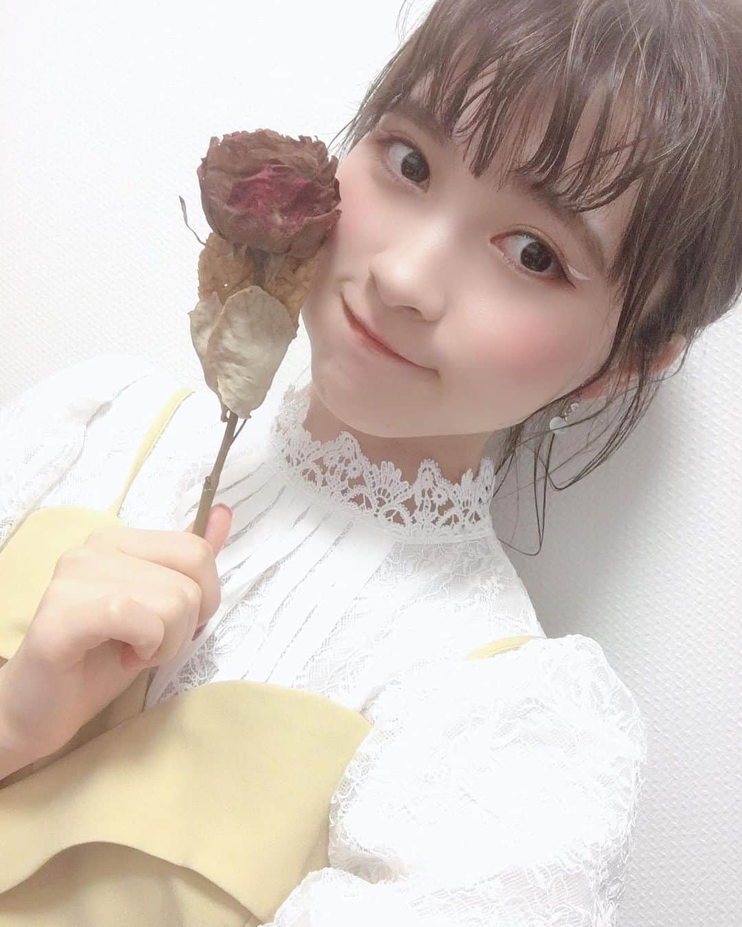 のインスタグラム：「美容学生のお友達がやってくれた🥀❤︎ うぉーなんかそれっぽい！！(語彙力  -  #kissbee #urakiss #japaneseidol #youtuber #作品撮り #followme」