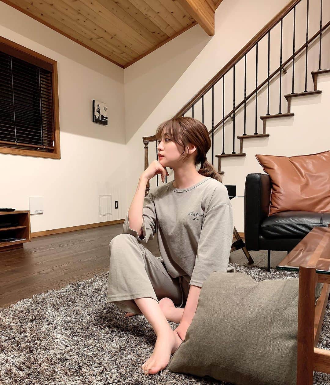 志田友美（ゆうみん）のインスタグラム：「🌼🌼🌼 旅行先にも着ていける部屋着🤍 4色あって私はカーキ🧏🏼‍♀️  #chuu#3rdspring#japanesegirl#マイワンマイルセットアップ」