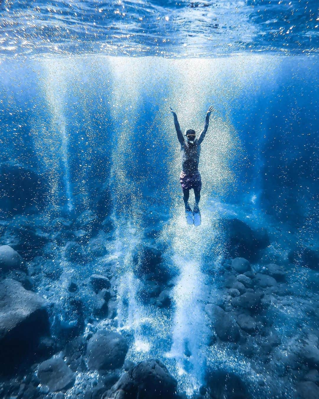 GoProさんのインスタグラム写真 - (GoProInstagram)「自然界の #バブルバス 🛀 📷 @nick.calcaterra ⠀⠀⠀⠀⠀⠀⠀⠀⠀ #GoPro #GoProJP #GoProIT #フリーダイビング #シュノーケリング #水中」9月11日 17時29分 - goprojp