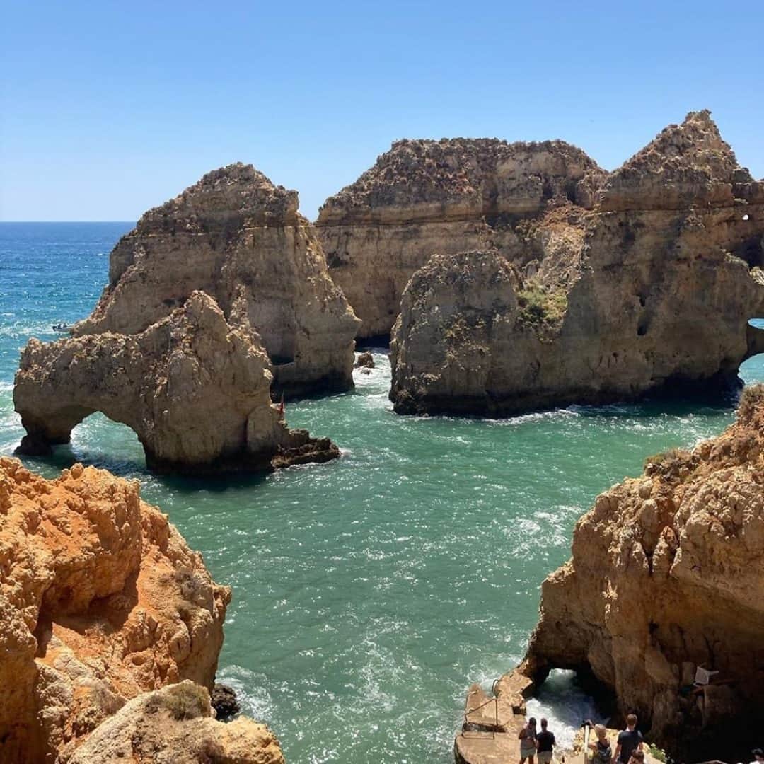 エールフランスのインスタグラム：「La Pointe de la Pitié au sud du Portugal, il n'y a que sa beauté qui ne s'érode pas ! ✨ 📸 @juanjosua  Ponta da Piedade in the south of Portugal, only its beauty is not eroded! ✨ 📸 @juanjosua  #AirFrance #EnvieDailleurs #wanderlust #travel #portugal #views #sky #travelspic」