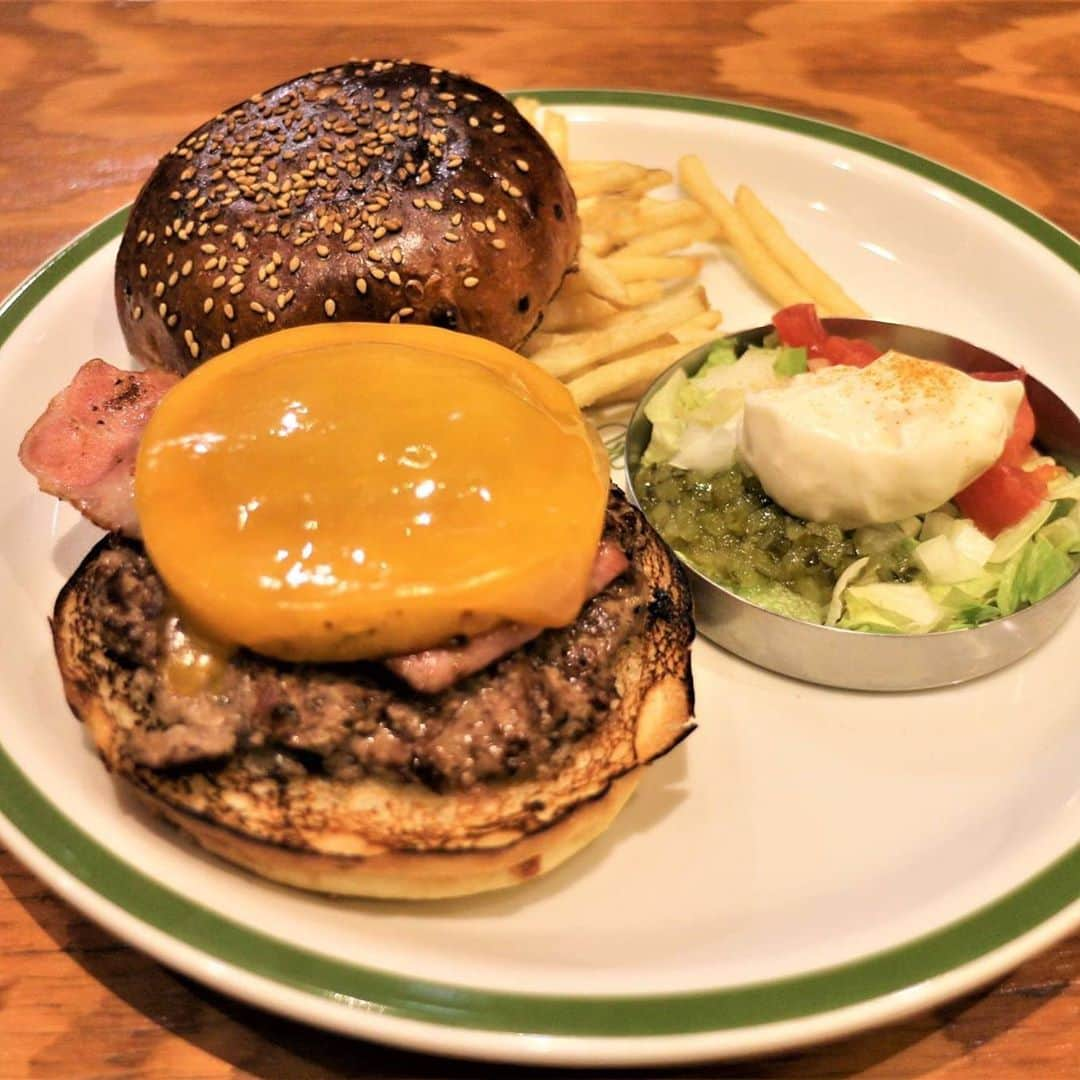 The Japan Timesさんのインスタグラム写真 - (The Japan TimesInstagram)「We previously told you our favorite places to get a burger in Tokyo, and now it's your turn. Click on the link in our bio to see which restaurants Japan Times readers recommend. Itadakimasu! 📸 Haruka Murayama . . . . . . #Japan #Tokyo #hamburgers #hamburger #burgers #travel #japantravel #japanesefood #burgertime #japantimes #日本 #東京 #ハンバーガー #バーガー #美味しい #食事 #旅行 #おすすめ #ジャパンタイムズ #🍔」9月11日 17時42分 - thejapantimes