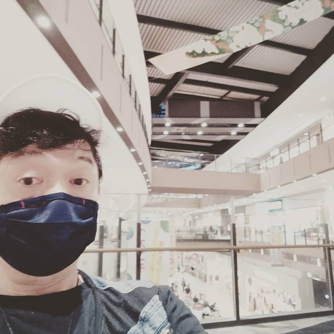 松本隆博のインスタグラム：「。 イオンモール京都桂川なう。 (˙◁˙) 広くて歩きやすい٩(¨ )ว=͟͟͞͞  イオンウォーキングという のもやってるんだ( ˙◊˙ )。  お店は…全国何処も同じみたい な感じだねー(^○^)。  ～人生遊歩道～」