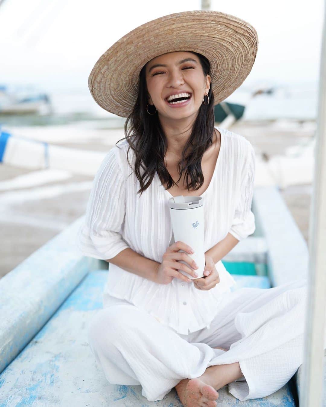 ラライン・シャーのインスタグラム：「Happy @kisaku.co bentar lagi Ulang Tahun! Untuk mengurangi dampak plastik terhadap lingkungan kita mendorong teman teman untuk membawa tumbler ke @kisaku.co selain lebih ramah lingkungan akan juga diberi diskon ❤️ #reduceplasticwaste #sustainability」