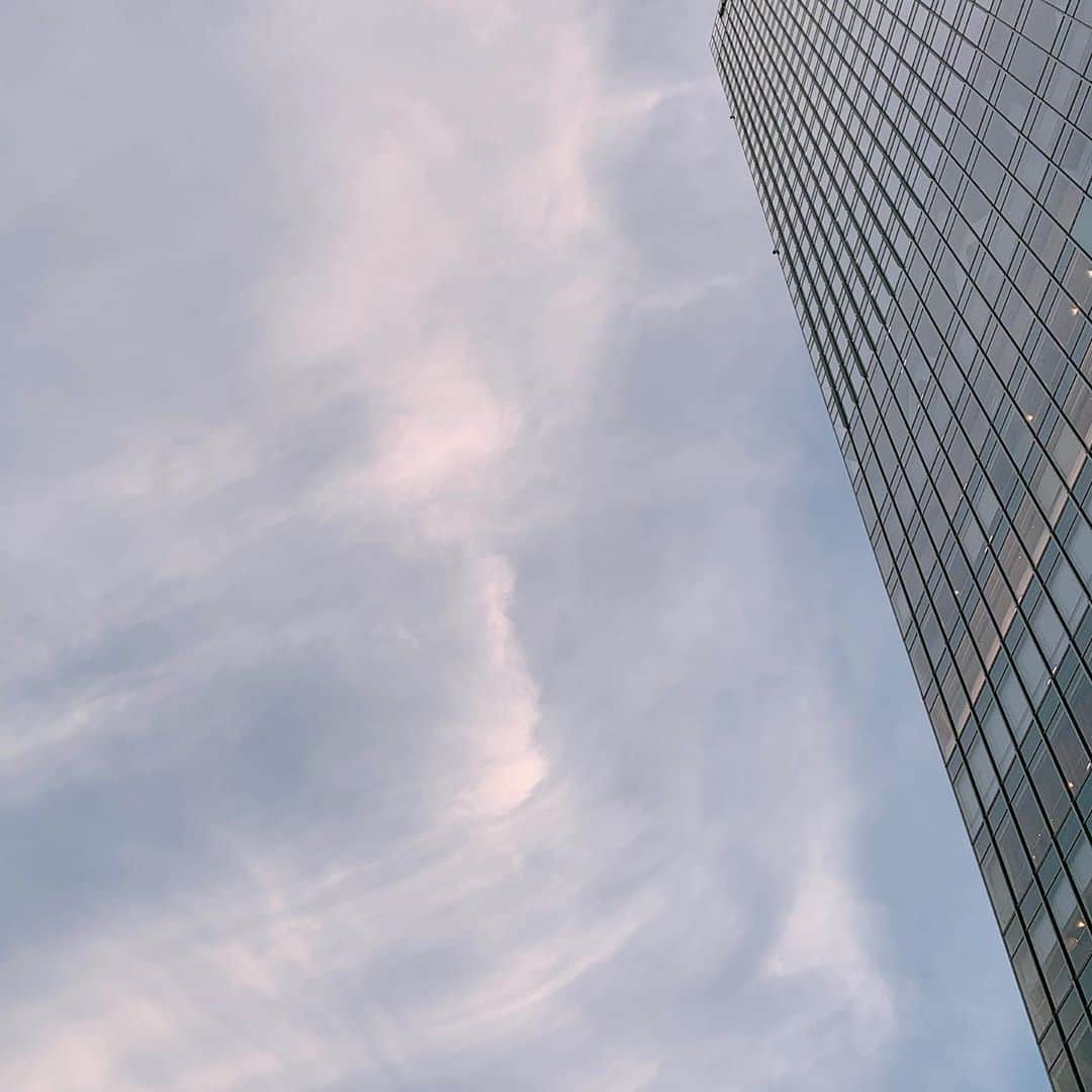 松浦有希さんのインスタグラム写真 - (松浦有希Instagram)「ふんわり優しい空。 波打ち際みたい。 #9月の空」9月11日 17時48分 - 12bambi12_yuki_matsuura