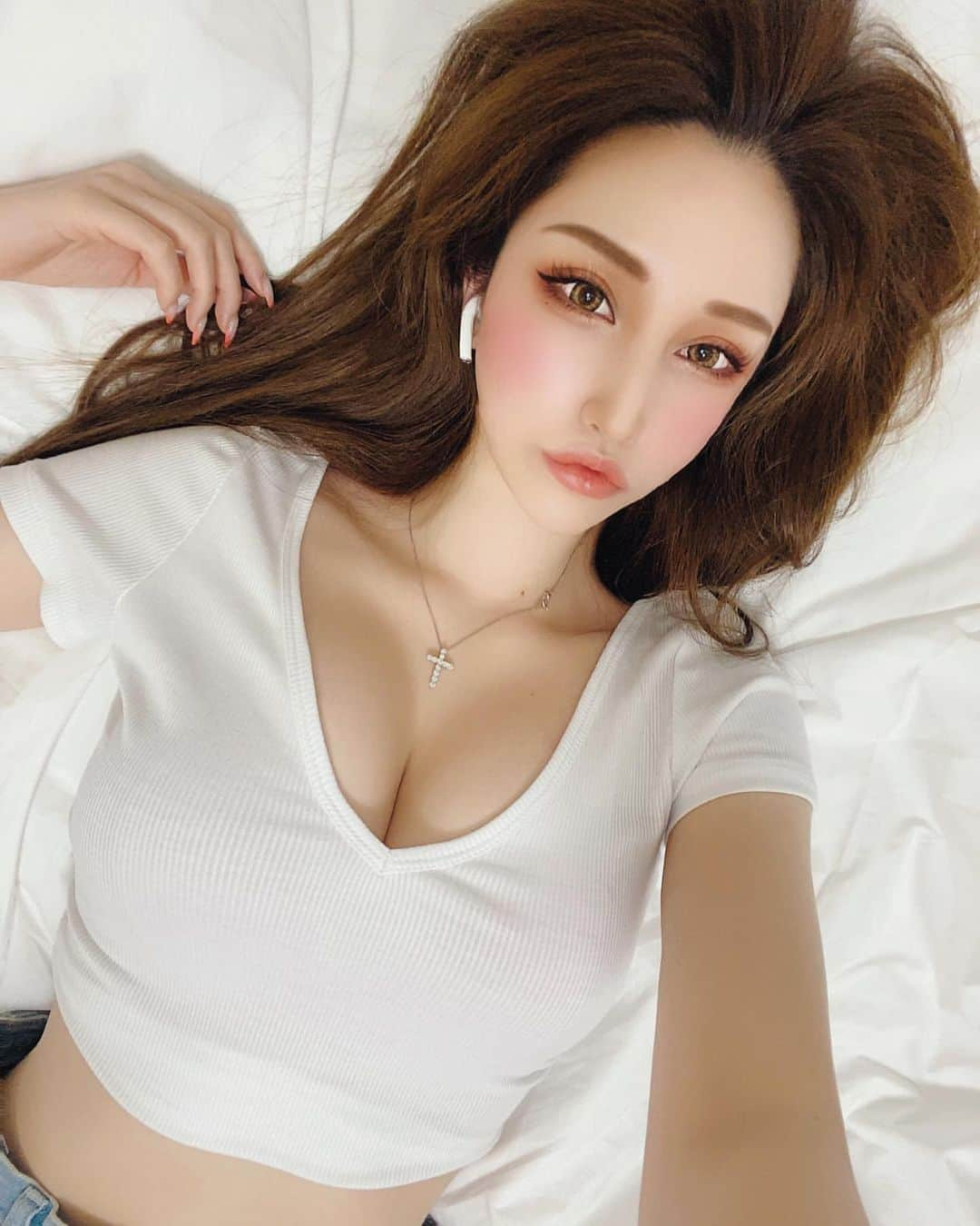 美女美容事情さんのインスタグラム写真 - (美女美容事情Instagram)「《ドタキャンされたから一旦ゴロン🌀👀💘✨》⁠ *⁠ リポストを使って、素敵な写真📷✨を投稿されてる方を紹介させて頂く⠀⠀⠀⁠ 【💄美女美容事情💅】のコーナーです✨⁠ *⠀⠀⠀⠀⠀⠀⁠ いいねやコメント、フォローして応援してね❤︎🥰🎶⁣⁠ *⠀⠀⠀⠀⠀⠀⁠ 今回ご紹介させて頂きますのは❤︎⁠ ERIさん< @eri.0fficial >の素敵なお写真📸⁠ *⁠ ⁠こんな美女をドタキャンするなんて誰だ⁉😄⁠ ⠀⁠⠀⁠ ERIさんのメイクなどもとっても参考になりますよ😊⁠⠀⁠ *⠀⁠ ERIさんのアカウントには他にも素晴らしい投稿が沢山ありますので是非覗いてみてくださいね💁‍♀️💙⁠ *⠀⁠ ERIさん< @eri.0fficial >⁠ 素敵な投稿ありがとうございました☺️📸✨⠀⠀⠀⠀⠀⠀⠀⁠ △▼△▼△▼△▼△▼△▼△▼△▼△▼⠀⠀⠀⠀⠀⠀⠀⠀⠀⠀⠀⠀⠀⠀⠀⠀⠀⠀⠀⠀⠀⠀⠀⠀⠀⠀⠀⠀⠀⠀⁠ ❤🧡💛「美女美容事情」💚💙💜⠀⠀⠀⠀⠀⠀⠀⠀⠀⠀⠀⠀⠀⠀⁠ 👇掲載ご希望の方は👇⠀⠀⠀⠀⠀⠀⠀⠀⠀⠀⠀⠀⠀⠀⠀⁠ @b_b_j.jタグ付けと🖤 # ビジョビ⠀🖤タグ付けお願いします✨⁠ △▼△▼△▼△▼△▼△▼△▼△▼△▼⠀⁠ #自撮り  #メイク  #beauty⠀⠀⠀⠀⠀⠀⠀⁠⠀⁠ #自撮り女子  #アイメイク ⠀⁠⠀⁠ #オトナ女子 ⠀⠀⠀⁠⠀⁠ #美意識向上  #リップ ⠀⁠⠀⁠ #エレガント #大人メイク ⠀⠀⁠⠀⁠ #女子力 #女子力向上⠀⠀⠀⠀⠀⠀⠀⁠⠀⁠ #リップ💄 #カラコン ⠀⠀⁠⠀⁠ #naturalbeauty #selfie ⠀」9月11日 18時01分 - b_b_j.j