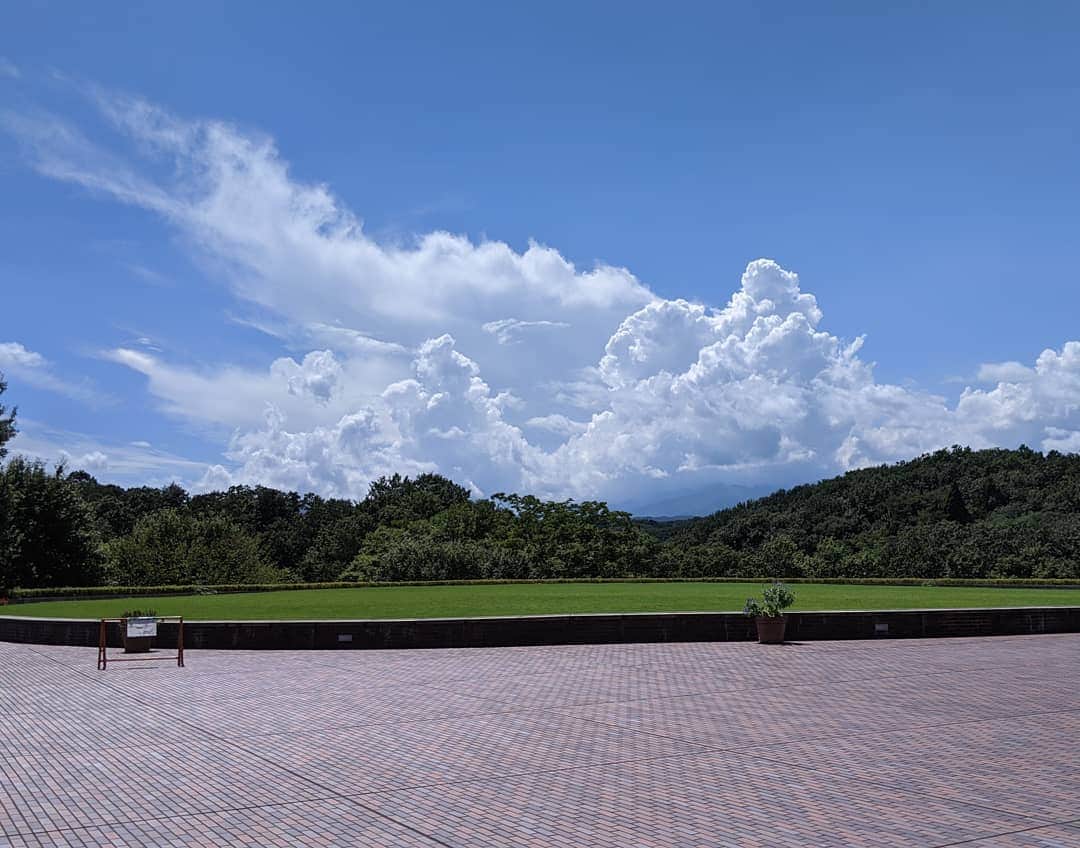 法政大学さんのインスタグラム写真 - (法政大学Instagram)「多摩キャンパスから。遠くの山々も見えて、今日の多摩キャンパスは気持ちの良い青空でした。  #法政 #大学 #法政大学 #多摩 #キャンパス #円芝 #hosei #university #hoseiblue」9月11日 18時09分 - hosei_university