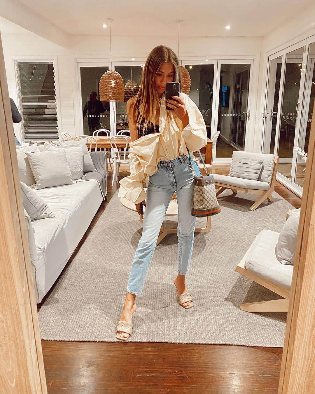 RUBY TUESDAY MATTHEWSさんのインスタグラム写真 - (RUBY TUESDAY MATTHEWSInstagram)「Just a sneaky look at my shoe collection dropping oh so soon ......... one of many styles....... who is excited to see the rest of the collection ? @mollinishoes  jeans @rollasjeans top @reliquiajewellery」9月11日 18時03分 - rubytuesdaymatthews