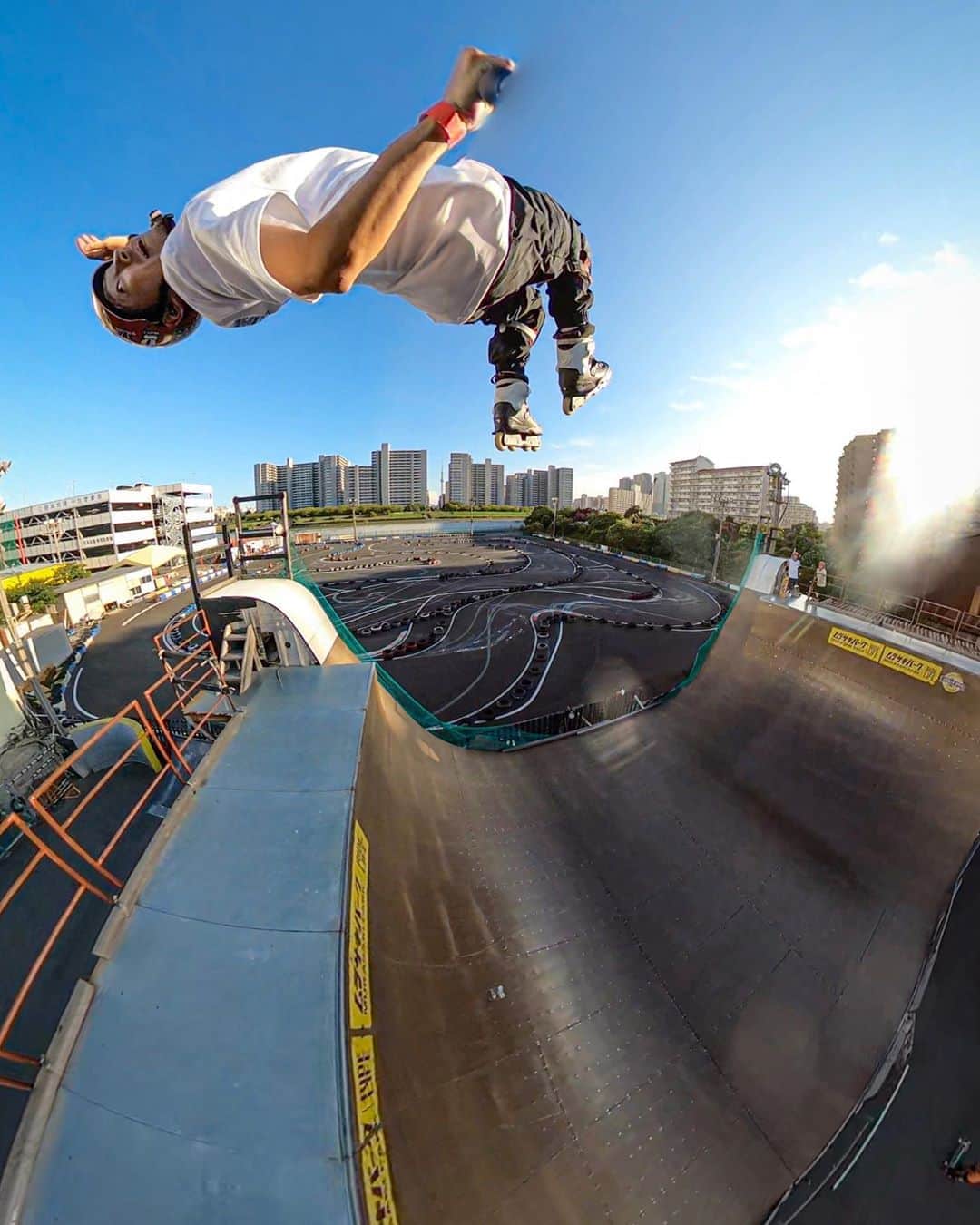 安床武士のインスタグラム：「Fly out. Trick : Flatspin. Shot by #gopromax . 今までに見た事ない写真が撮れました！ これぞ360度カメラの良いところ⚡️ @goprojp  . @usdskates  @goodskates_inc  @canamonroad_japan  @lzbn_official  @papasu1048  #usdskates #rollerblading #inlineskate #aggressiveinline #takeshiyasutoko #gopro #インラインスケート #ローラーブレード #安床武士」