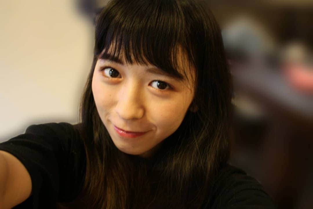 小泉遥香のインスタグラム：「カメラってしゅごいね  #Instaharum #カメラ #一眼レフ #自撮り #アイドル #超とき宣 #おはる #小泉遥香 #おやすみ前のインスタ更新 #眉毛 #followme」