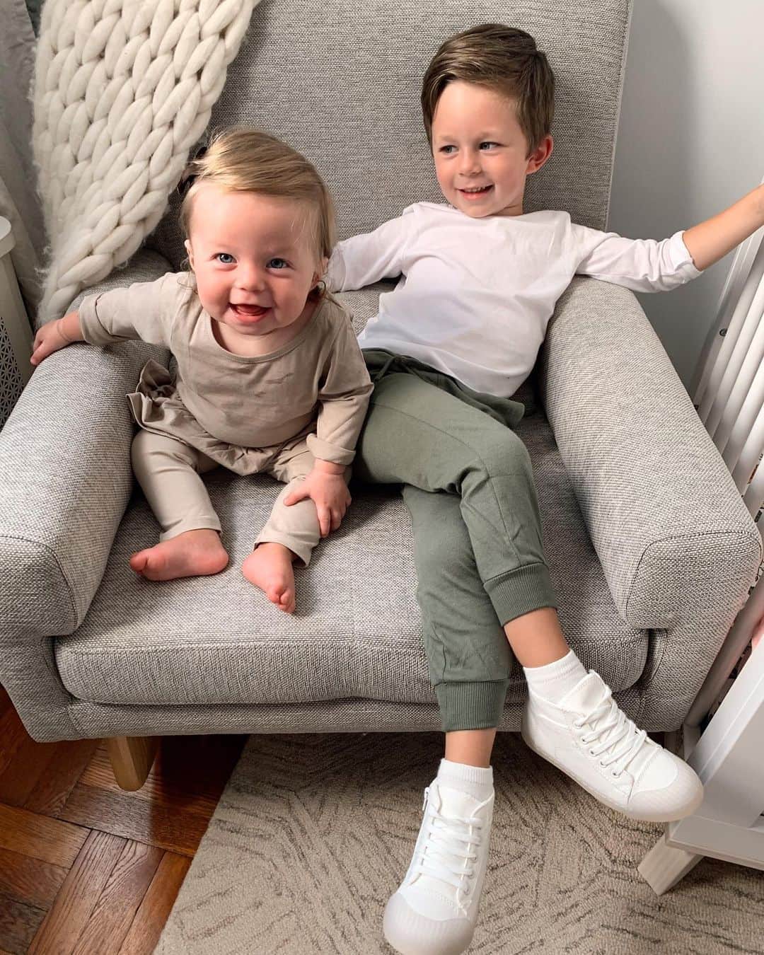 Helena Glazer Hodneのインスタグラム：「Trying on our new closet additions. Nate's gotten to the point where he's actually excited about new clothes! Sasha is just along for the ride☺️Everything via @hm. #HMLeague #HMxMe #ad」