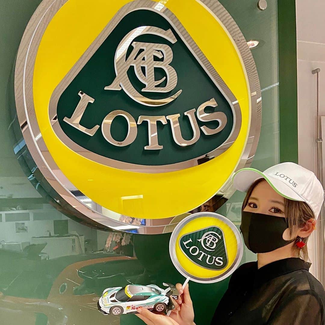有馬綾香のインスタグラム：「本社で打ち合わせ中！！！！ ぱんは明日からサーキット入りです🥺  そして今回も 9/12（土）～9/13（日）にかけて、インスタライブを行います✨  スケジュールはこちら！（レーススケジュールが変更になった場合、時間の変更が生じる場合がございます。）  9/12(土) 12:30～/16:15～ 9/13 (日) 11:00～/16:00～  今回もステキな企画があるかも…😆💕  official Instagram: @lotusjapan_lci ※Youtubeライブの配信を目指して、引継ぎチャンネル登録者、大募集！ ※レースの様子はJ-SPORTをご覧ください。  応援、宜しくお願い致します！  #Lotus #LotusEvora #SyntiumAppleLotus #SGTEVORA #Supergt #ロータス #ロータスエヴォーラ #スーパーGT #シンティアムアップルロータス #加藤寛規 #柳田真孝 #CarsTokaiDream28 #LCI #有馬綾香 #牙evora」