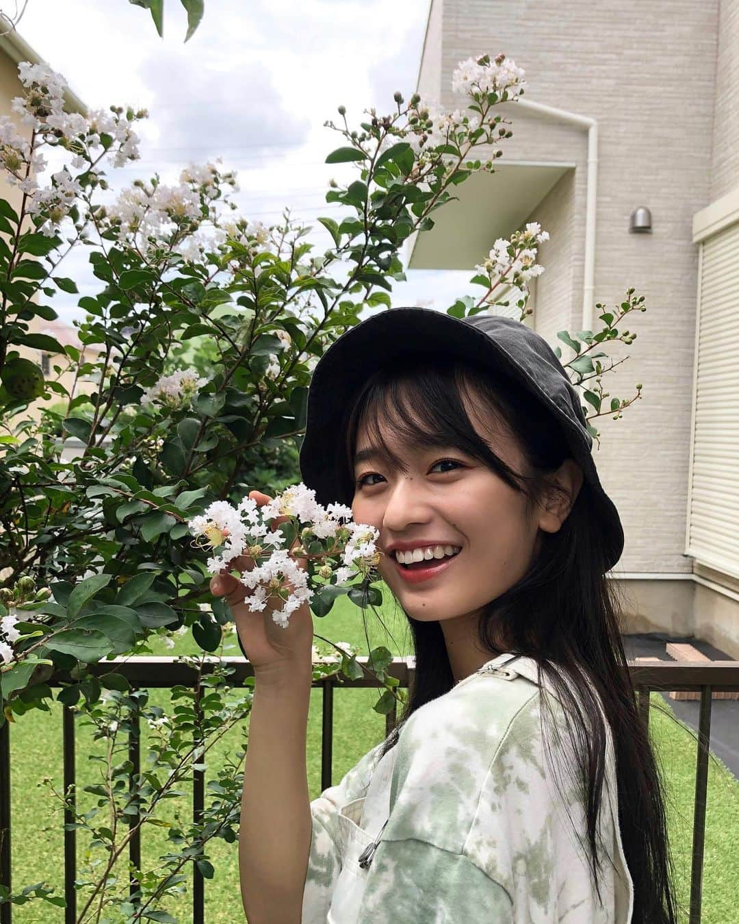 橋本乃依さんのインスタグラム写真 - (橋本乃依Instagram)「うっすらえくぼ出現！  #花 #花のある生活 #flower  #ootd #fashion #instafashion #style　#fashionista #fashiontrends #code #vintage #ファッション #夏コーデ #夏服#私服 #コーディネート  #カジュアルコーデ #プチプラコーデ   #着回し #着回しコーデ #低身長コーデ #のいのおちびコーデ　#のいのふく」9月11日 18時24分 - noihashimoto_official