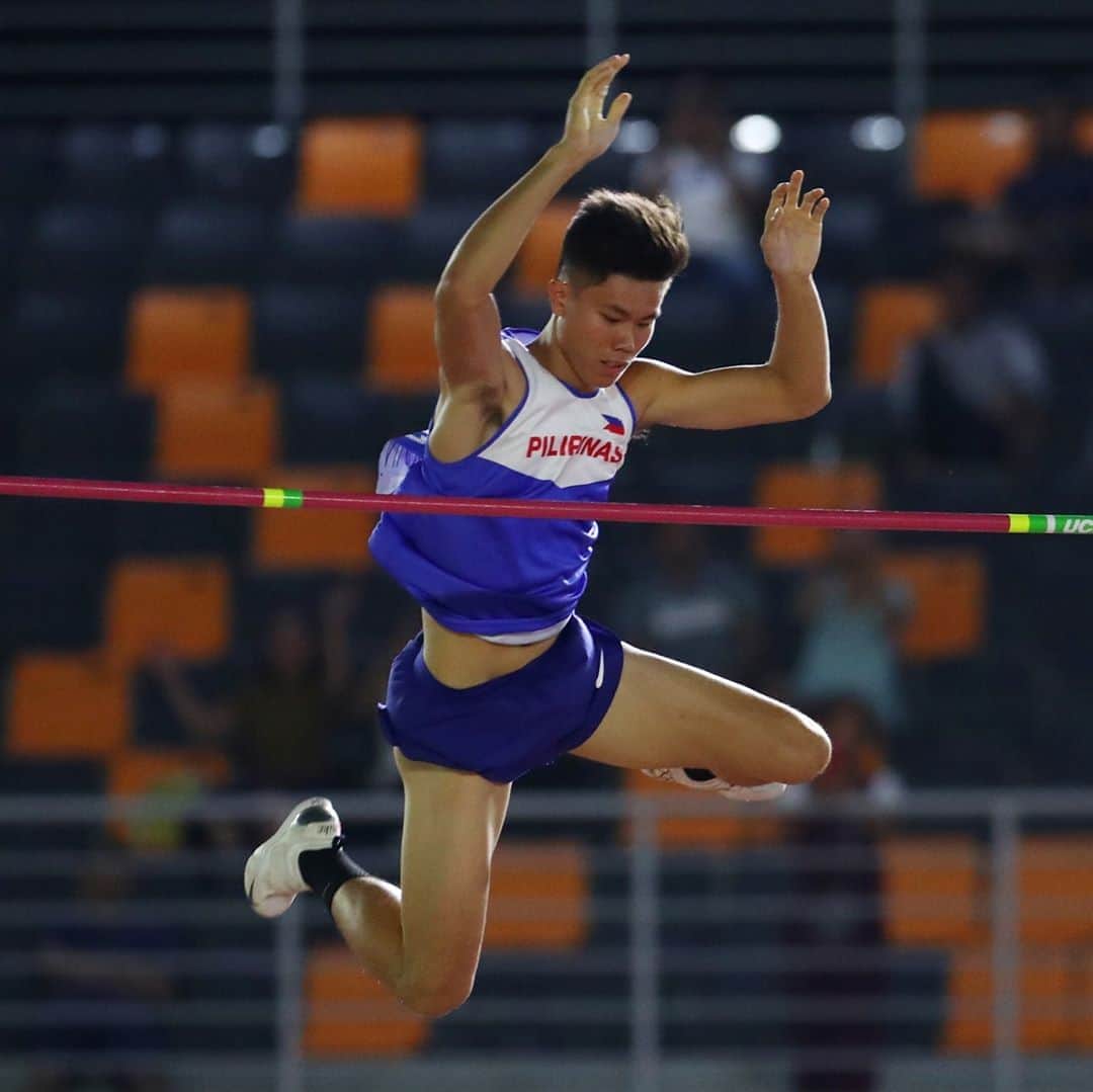 オリンピックチャンネルさんのインスタグラム写真 - (オリンピックチャンネルInstagram)「EJ Obiena: Filipino 🦅⁠ ⁠ This high-flying pole vault sensation is eyeing an Olympic podium at @Tokyo2020.⁠ ⁠ "Armand (@mondo_duplantis) is good, an inspiration, but that doesn't mean I can't be the best."⁠ ⁠ Hit the link in bio to read the article! 📝⁠ ⁠ @olympic.ph @ernestobienapv」9月11日 18時35分 - olympicchannel_x