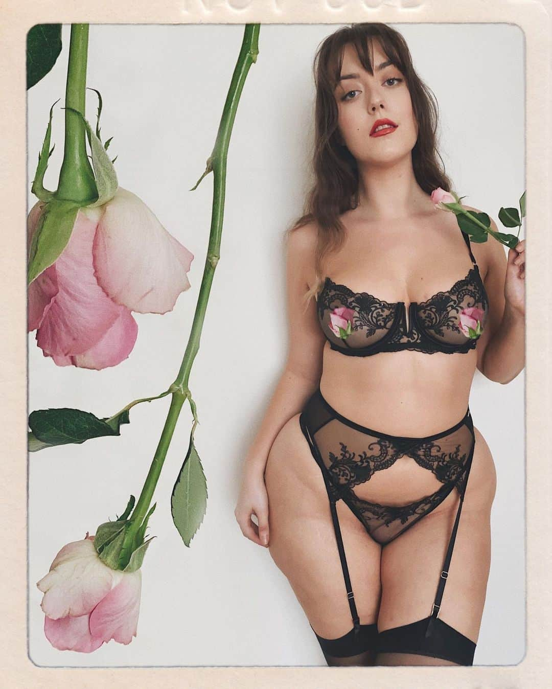 Rebecca Penfoldのインスタグラム：「🌷🌷🌷Wearing “Marseille” set from @bluebella (gifted)  If you wish to shop Bluebella for some beautiful lingerie my 10% discount code is: OHMY10OFF」