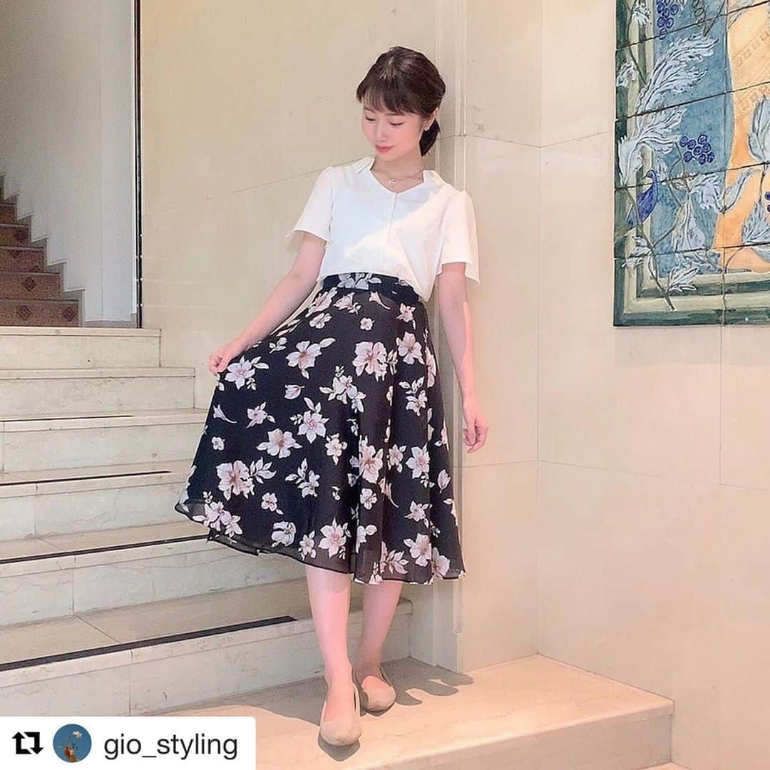 Debut de Fioreさんのインスタグラム写真 - (Debut de FioreInstagram)「ありがとうございます☺️🌸  ・・・  #Repost @gio_styling with @get_repost ・・・ *° 20.9.11 Fri styling *° . Vネックのシャツブラウスにフラワープリントがあしらわれたシアー感のあるスカートで大人可愛く🌸 . tops : @debutdefiore  skirt : @debutdefiore  . #tokyomxtv #newstokyoflag #安藤咲良 #styling #セントフォース #アナウンサー衣装 #ootd #fashion #laissepasse #衣装協力 #ありがとうございます #スタイリストアシスタント」9月11日 18時44分 - debutdefiore