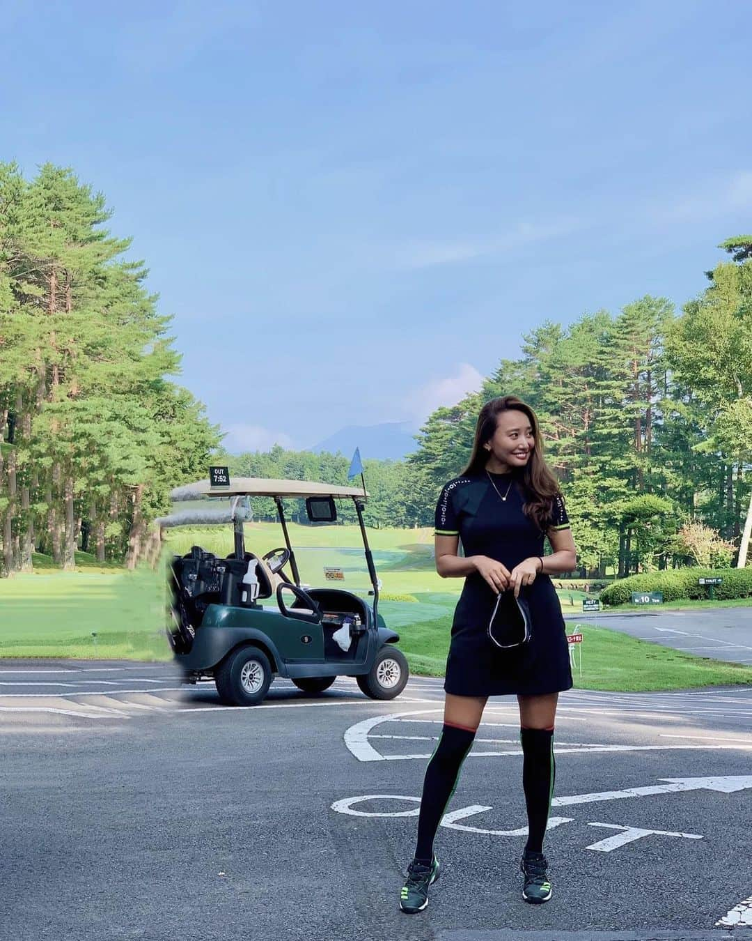 李 雨瀟さんのインスタグラム写真 - (李 雨瀟Instagram)「夏の思い出振り返り♡ 8月終わり、暑すぎて鳴沢の方へ避難⛳️ 鳴沢フォレストは2人乗りカートがあって更に乗り入れも可能だからほとんど歩かずゴルフでした🤣🙌 . ウェアは全身 @adidasgolf だよ♡ 素材も涼しくてスタイルアップもしてくれてたくさん着ました🥰⛳️ あ、シューズもアディダスだ🤍 秋の新作シューズも届いたから履き比べしなきゃ😆 . .  #yuxiao_golf #golf #golfwear #⛳️  #golf #golfswing #golfstagram #golfstagram  #adidas #adidasshoes #adicross  #ゴルフ #ゴルフ女子 #ゴルフ好き #アディダス  #アスリートゴルフ #パター好き #ゴルフファッション  #ゴルフウェア #山梨県 #鳴沢フォレスト #フォレスト鳴沢ゴルフカントリー倶楽部」9月11日 18時36分 - yuisho_ri