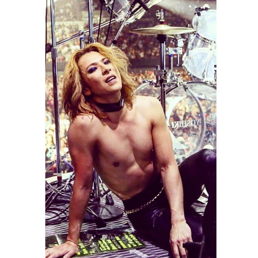YOSHIKIさんのインスタグラム写真 - (YOSHIKIInstagram)「There is a saying "The nail that sticks out will be hammered down". But as I said #YoshikiChannel, "Stick out more, until nobody can hit anymore" 👽  この前の YoshikiChannel でも言ったけど" #出る杭は打たれる"っていうけれど、"#誰も打てなくなるまで出ちゃえばいい" 😀 #yoshiki #drums #piano #xjapan @yoshikichannelofficial」9月11日 18時39分 - yoshikiofficial