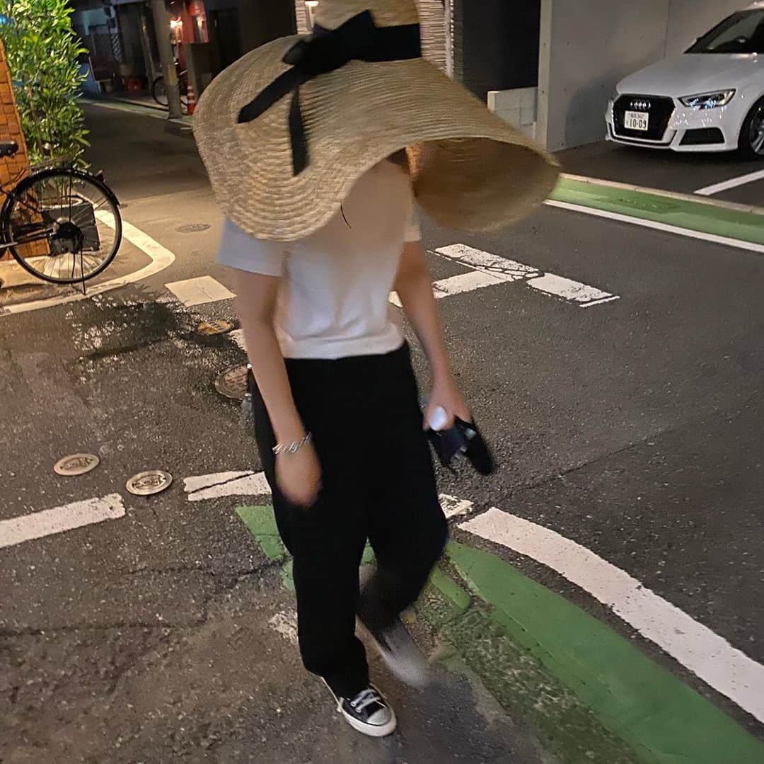 中上真亜子さんのインスタグラム写真 - (中上真亜子Instagram)「この夏のお気に入り帽子 #西本さんが被ったら元気なさそうに見えるのなんで （ちなみに私服の上からお気に入りのエプロンしてるよ）」9月11日 18時51分 - maako_nakagami