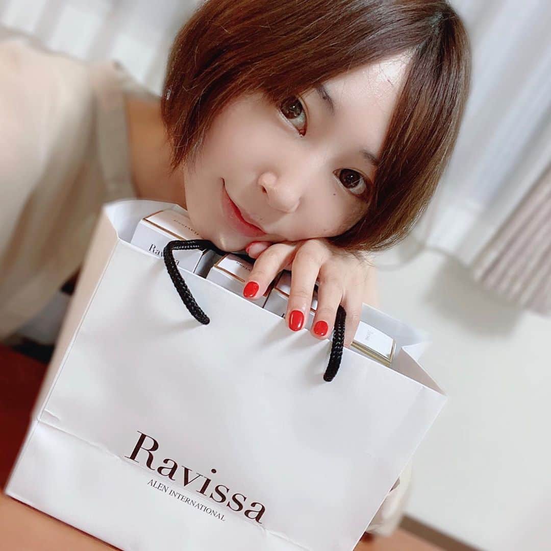 雪乃しほりさんのインスタグラム写真 - (雪乃しほりInstagram)「トライアルが良かったので購入しました◡̈⃝︎⋆︎* 今日から楽しみ〜💋✨  #ravissa #ラヴィーサ #サロン #美容 #エステ #基礎化粧品 #ネイル #コスメ購入品 #コスメ #nail #me」9月11日 19時10分 - yukino_shihori