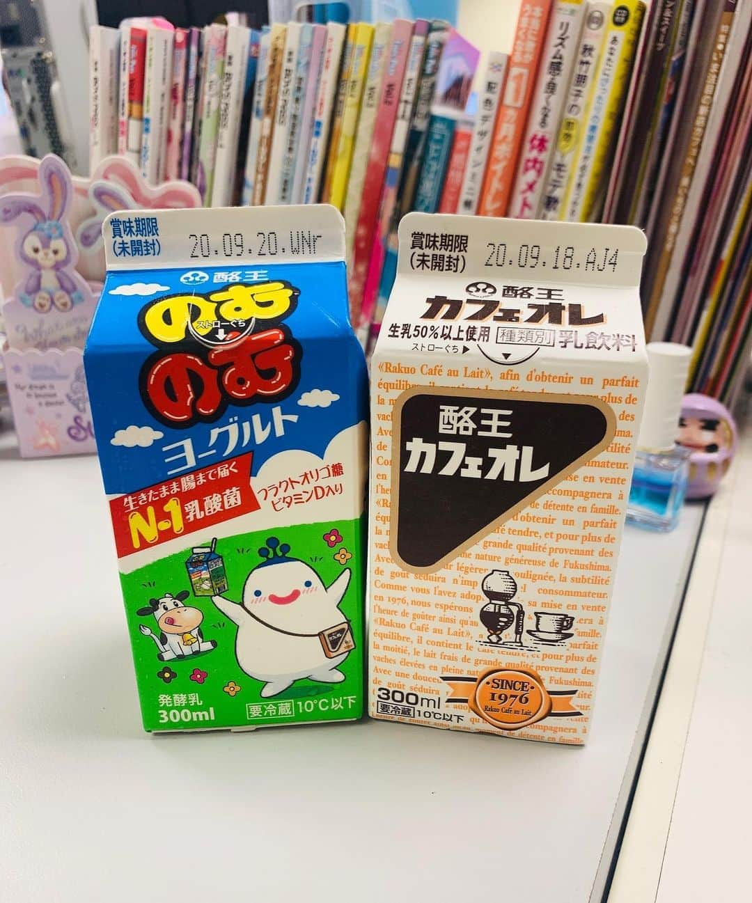 福島ゆかさんのインスタグラム写真 - (福島ゆかInstagram)「：酪王乳業  今日の私のデスクお強い。 大好きな福島県のソウルドリンクです。  私こう見えて雑誌の編集長をさせてもらってるのですが 飲み物がないと作業できないタイプなんです。  あと、ラフや原稿を書くときって歩きたくなるんですけど同じ人いますか？？笑  #福島 #酪王カフェオレ  #酪王 #のむのむヨーグルト #酪王乳業  #飲み物 #編集 #郡山」9月11日 19時08分 - yuka_fukushima_