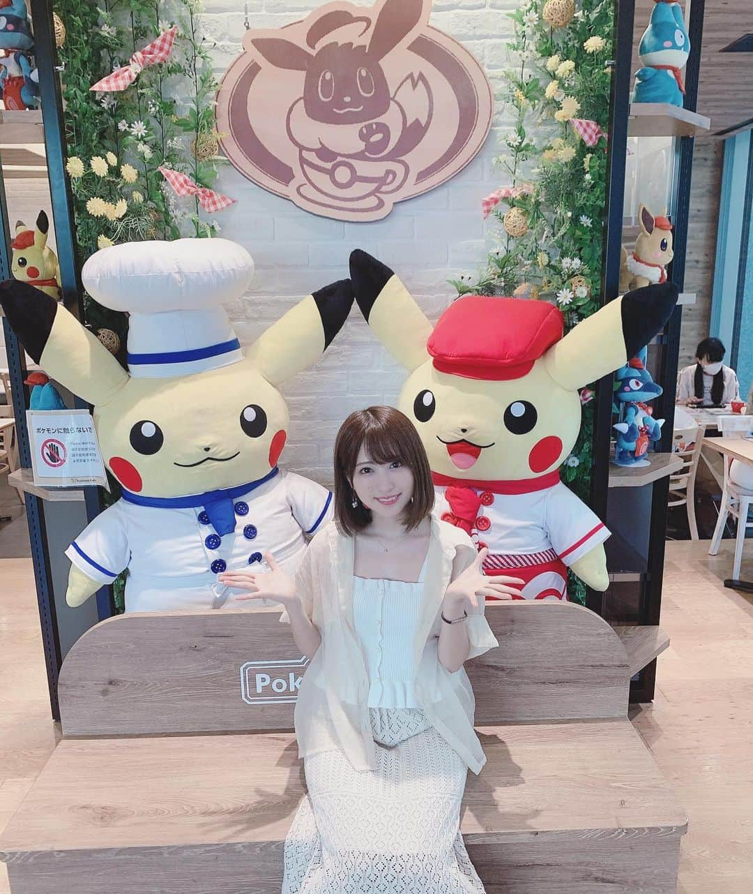 小桃音まいさんのインスタグラム写真 - (小桃音まいInstagram)「⚡︎. . こないだポケモンカフェに行ってきました❤︎. ポケモンも空間もお料理もかわいすぎた〜、. ピカチュウの登場に沸いた〜. . ポケモンわかんないのに付き合ってくれてお誕生日プレゼントにグッズまで買ってくれたゆのんちゃん、、. 優しすぎる天使ありがとう👼💓. .」9月11日 19時12分 - kotonemai0824