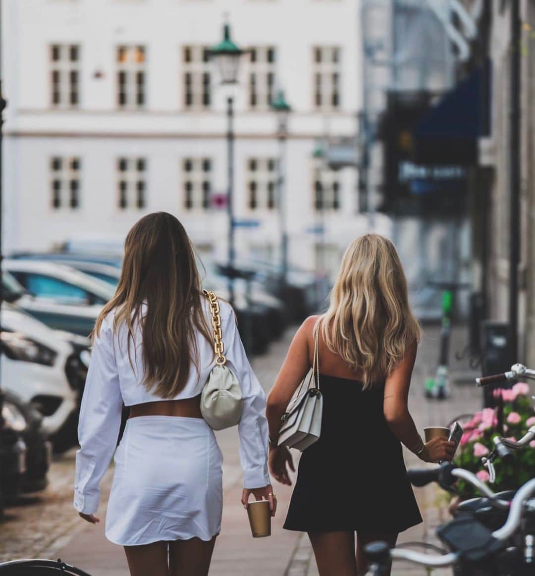 Mathilde Goehlerのインスタグラム：「Summer memories @josefinehj 🤍 photo by @markswizzy」