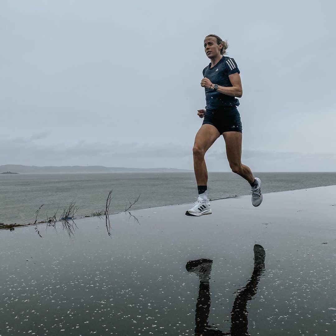 リンジー・シャープのインスタグラム：「Maybe I’ll be racing sooner than I thought 😜 hopefully in better conditions than this morning. 🌪☔️ Have races you trained for been cancelled? Join me and try the Adidas virtual 5K in the adidas Running App, taking place on 13 September. #createdwithadidas #readyforsport @adidasrunning」