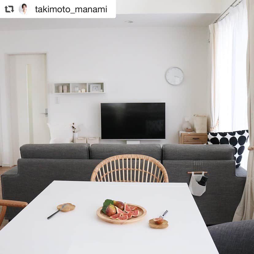 のインスタグラム：「@takimoto_manami さん ご紹介ありがとうございます！  ------------------------------------ ＼プレゼントキャンペーン実施中✨／ www.northmall.comで使える1000円offクーポンを 抽選で1000名様にプレゼント🎁  ①このアカウント（@northmall_com）をフォロー☜ ②「Just Moved」の投稿をいいね♥ で簡単応募！  応募期間：9/9～10/7  さらに！ 今なら新規会員登録で送料無料です❗️ ------------------------------------  #repost @takimoto_manami . こんにちは☺︎ . . 先ほど主人と一緒のおやつタイムに いちじくを食べました♡ . . お店のこと @kurashi_ing や、自分の仕事の締切 などなどでお休みの日が本当になくて いつも何かしらに追われてますが。。。 家時間が一緒になる時は 必ず食事やおやつを一緒に 食べるようにしています☺︎⚘⚘⚘ . . そんなちょっとした時間が 本当は1番大切で。。。 気づきも多い時間☺︎♡ . . カットした見栄えがいい いちじくを前に 『やっぱりそのままたべるのが 1番美味しいよね』と 主人がぽつり。。。 ↓ 全部カットしないで本当によかった💦 . . そう言えば。。。 祖母の家に遊びに行ったその昔 木になっているいちじくを そのまま食べた時の美味しさは 格別だったな☺︎ やっぱり映えと家族が望むことは 違うんだな。。。と いろんなことを 思いふけり考えながらの おやつ時間でした☺︎ . , いちじくをのせたプレートは @northmall_com さんの ＜taffeta＞リムプレート/ラバーウッド。 木目がきれいでお気に入りです♡ . . . . 皆さんの1番大切な時間は どんな時間ですか？♡ . . ⚘⚘⚘ . . 【第5弾 書籍】 『自分に心地よい小さな暮らしごと』 9月2日発売  主婦の友社 . . よろしければ ストーリーまたは ハイライトよりご覧ください☺︎ . . ✳︎✳︎✳︎✳︎✳︎✳︎✳︎✳︎✳︎✳︎ . more pic ⬇️ @takimoto_manami . . ✳︎✳︎✳︎✳︎✳︎✳︎✳︎✳︎✳︎✳︎ . .  #ノースモールサイト #ノースモール #ノースモール公式アンバサダー  #インテリア #シンプルインテリア #インテリアショップ #暮らしの道具 #暮らしを楽しむ #丁寧な暮らし #上質な暮らし #雑貨 #インテリア雑貨 #生活雑貨 #お洒落雑貨 #北欧インテリア」