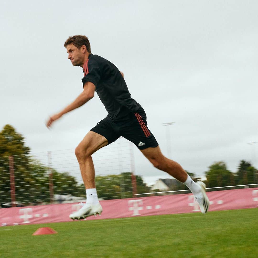 トーマス・ミュラーさんのインスタグラム写真 - (トーマス・ミュラーInstagram)「Season 20/21 - Pack mas 💨⚽️💨 #XGhosted 👟  ANZEIGE @adidasfootball #esmuellert #createdwithadidas」9月11日 19時30分 - esmuellert