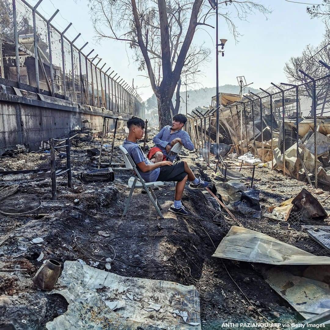 ABC Newsさんのインスタグラム写真 - (ABC NewsInstagram)「Migrants sit inside the burnt Moria Camp on the Greek island of Lesbos after major fire. #moria #fire #refugees」9月11日 19時33分 - abcnews