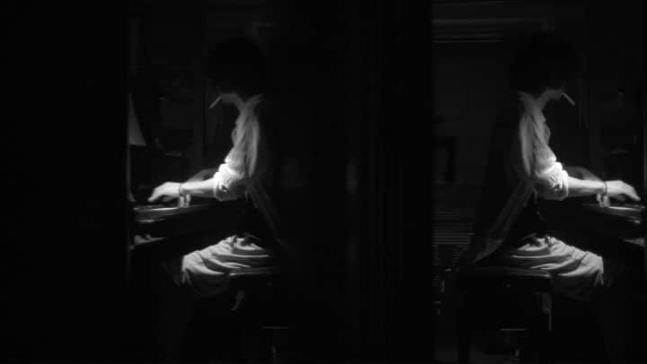 大久保裕太のインスタグラム：「『Not Like This』short ver.  #piano#pianoman#okbpiano#instapiano#cigarette#monochrome#goodnight thx @kazuki_topf @akihiro__y」