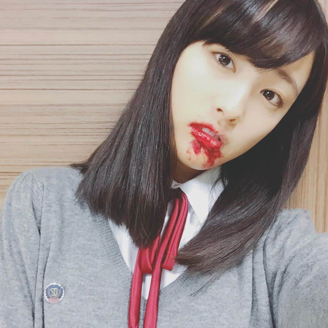 大友花恋さんのインスタグラム写真 - (大友花恋Instagram)「映画「妖怪人間ベラ」公開、おめでとうございます🎊 映画の前と後に、ドラマを見てよりゾクゾクしてくださいな。 私も映画の内容を知らないので、ビクビクしながら観に行きます😳 今日の写真はドラマの妖怪人間ベラのオフショット。 2,3枚目、注意！」9月11日 19時40分 - karen_otomo