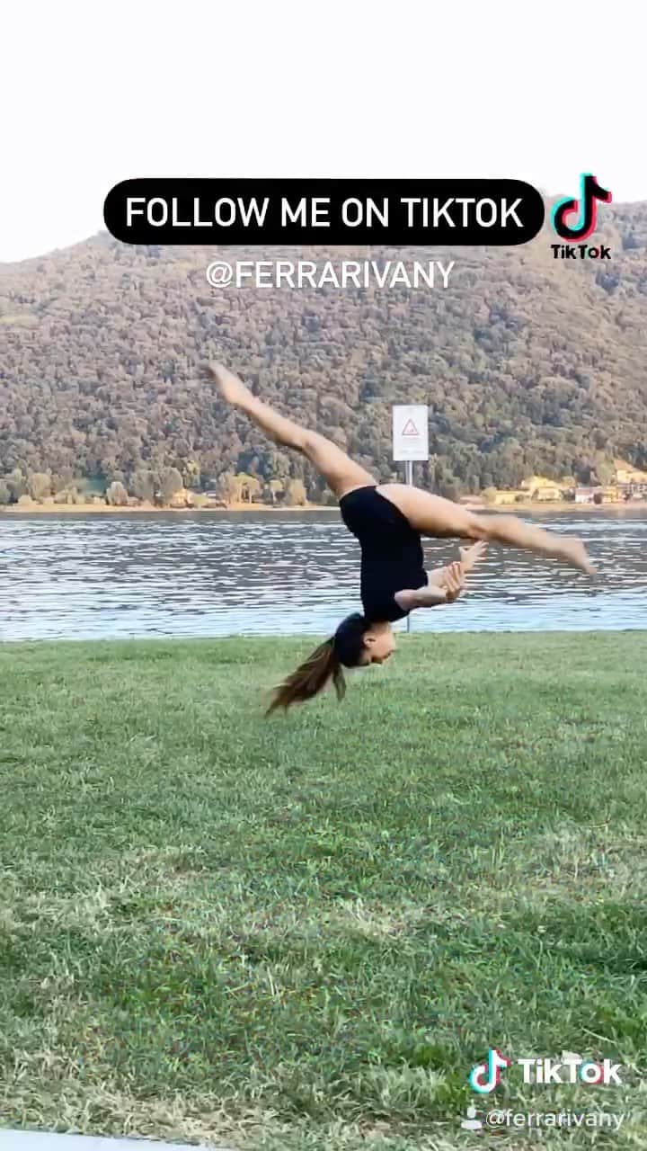 バネッサ・フェラーリのインスタグラム：「Nuovo profilo su TikTok 🦋💫 #followme 😍❣️  #vanessaferrari #gymnastics #workout #sport #ginnasticaartistica」