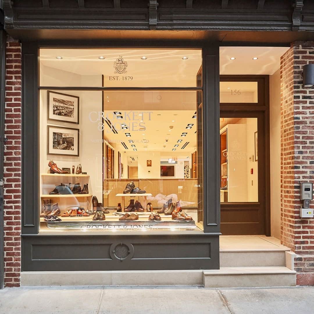 のインスタグラム：「Our SoHo store on Spring Street, New York, is now re-open, working to a number of safety measures. Our staff remain committed to providing you with a warm and welcoming environment, as has always been the case at Crockett & Jones. . #crockettandjones #madetobeworn #retail #springstreet #newyork」