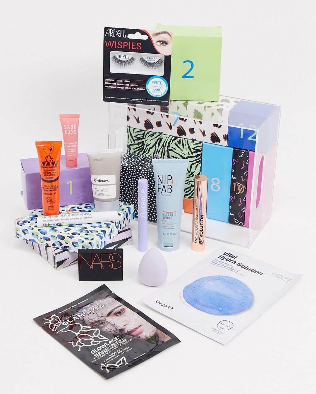 ASOSさんのインスタグラム写真 - (ASOSInstagram)「It’s never too early to be thinking about Christmas 👀 The @asos_faceandbody #beautyadventcalendar has just dropped on site 🚨🚨🚨 tag a friend who needs to see this! 🔎 ASOS Face + Body 24 Day Advent Calendar (1735291) ASOS Grooming 12 Day Advent Calendar (1735293) ASOS Face + Body 12 Day Advent Calendar (1735292)」9月11日 20時03分 - asos