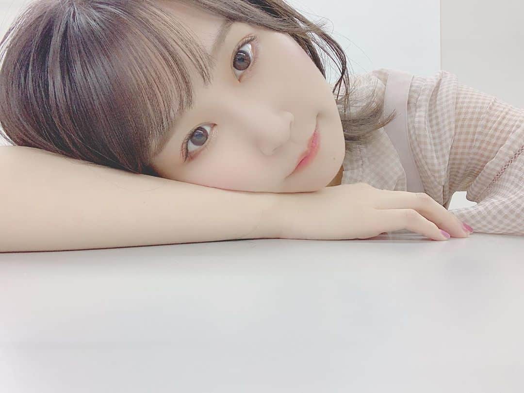 八木沙季のインスタグラム：「😐😐 . じーーーーっ😐 .」