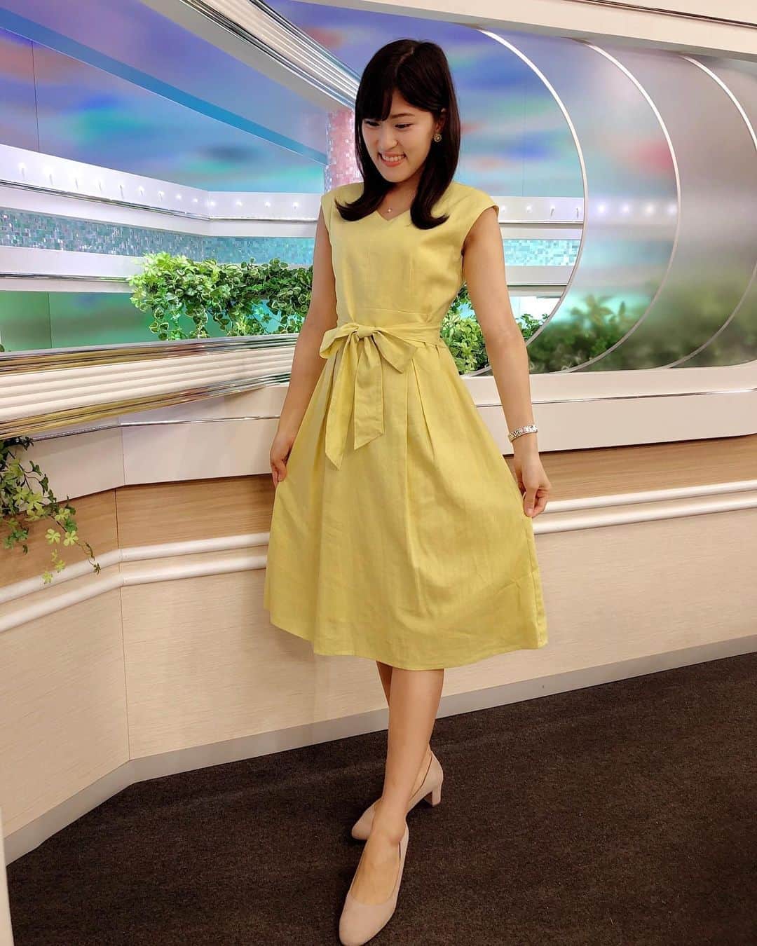竹内里奈さんのインスタグラム写真 竹内里奈instagram 黄色のワンピース 元気カラーの綺麗な形の衣装でした 夜のニュースもがんばります 衣装提供 リオマル 黄色ワンピース ワンピース ワンピースコーデ 衣装 女子アナ 女子アナコーデ