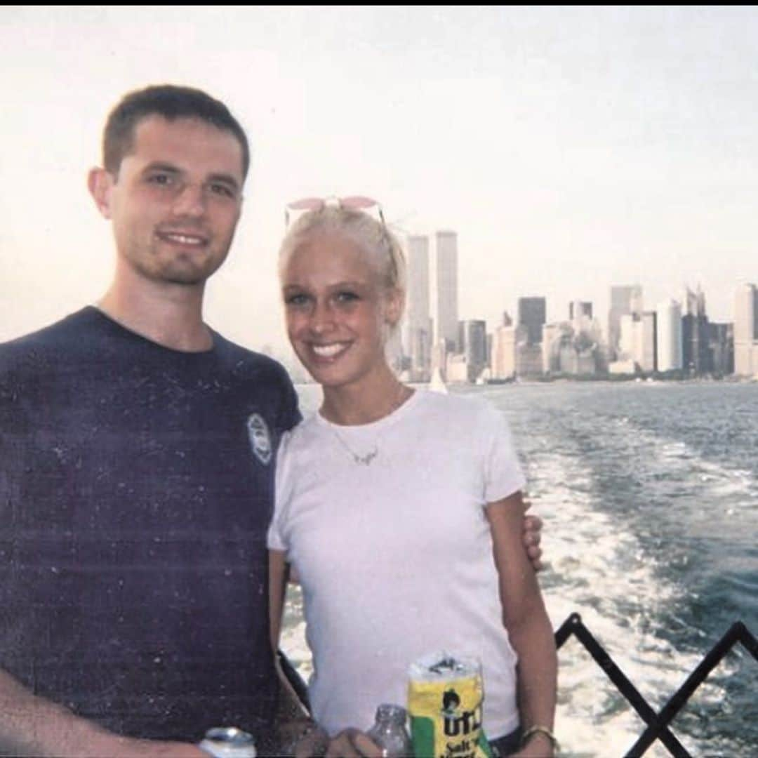 カリディー・イングリッシュのインスタグラム：「August 28. 2001. My big brother showing me around NYC. Little did we all know what was soon to come. He started his firefighter journey at 21. He went down there that day, got to ground zero right as the second tower fell. 343 firefighters died, I was blessed enough to have mine come home. This day still feels like it hasn’t ended. I know for many. God bless everyone effected and lost. God Bless our country and others now more than ever. God bless the firemen fighting the west coast. Love love and forgive. You can’t predict, so forgive and love. You never know if it’s the last time. 🤍 I will #NeverForget 💙💔🤍 ps- I love you Big Bro #MyHeroSinceIwasBorn」