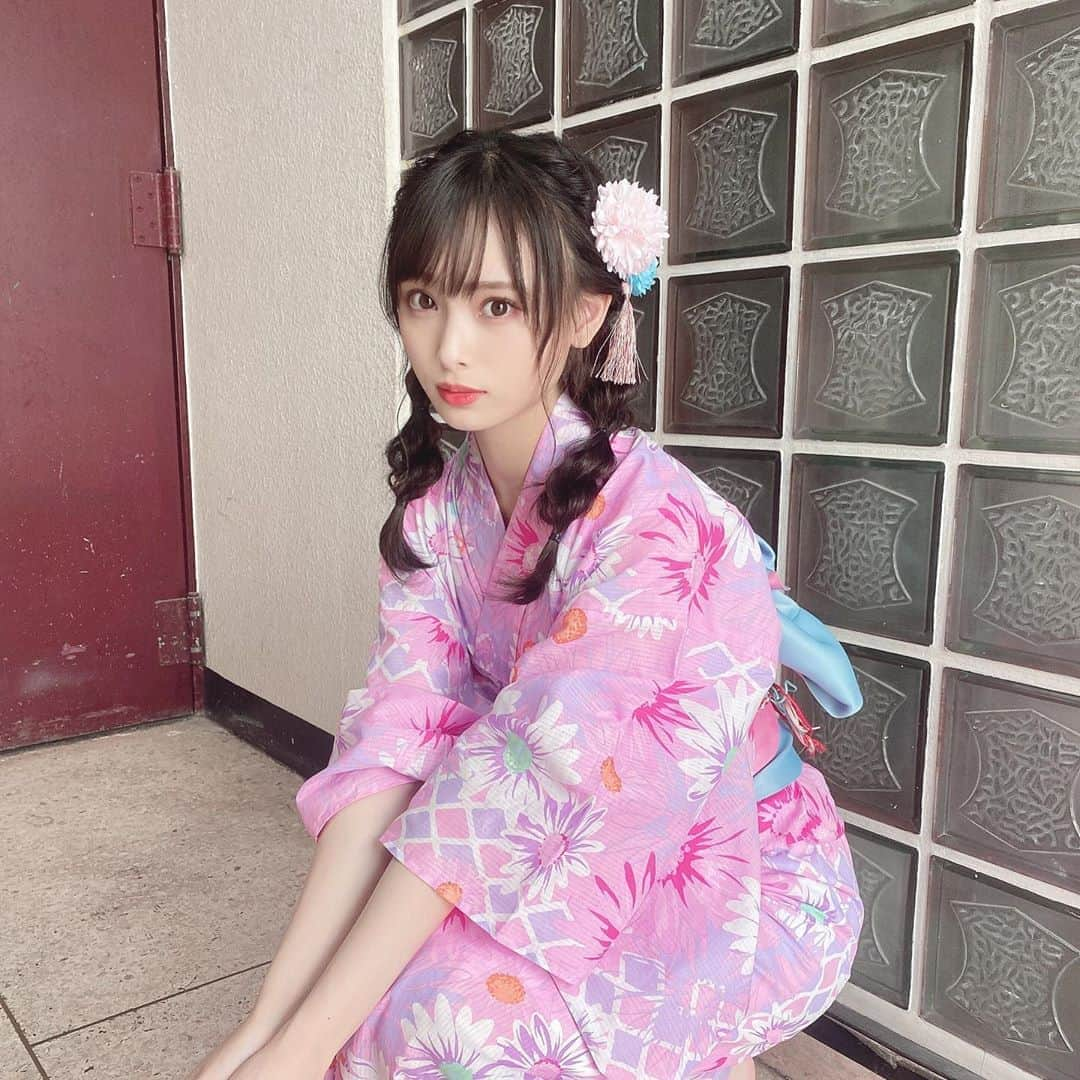 梅山恋和さんのインスタグラム写真 - (梅山恋和Instagram)「🐰  今年ラスト浴衣かも…？  夏祭り行きたかったな☺︎  #557 #浴衣 #髪飾り #ピンク #水色 #おもち映え」9月11日 20時10分 - cocona_umeyama