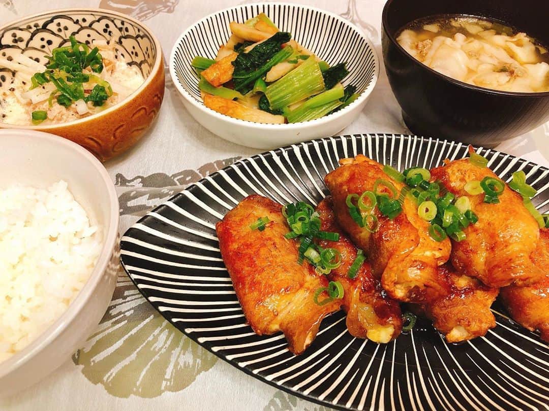 佐野千晃のインスタグラム：「ご飯はやっぱり見た目も大事🍚﻿ ﻿ 作るの楽しい🤤﻿ ﻿ 食べるの楽しい🤤﻿ ﻿ 最近野菜が安くなって嬉しい🤤﻿ ﻿ ニチレイフレッシュのお肉はものすごく美味しい🤤﻿ ﻿ 見た目だとどれが好き？笑﻿ ﻿ ①チーズと豆腐の肉巻き﻿ ②唐揚げ﻿ ③漬け物のチャーハン﻿ ④えのきとニラの優しい煮﻿ ⑤ミネストローネリメイクカレー﻿ ⑥じゃがいもすりすりうどん﻿ ⑦牛肉の野菜炒め﻿ ⑧長芋の磯辺揚げ﻿ ⑨鶏肉のコチュジャン炒め﻿ ⑩生姜焼き﻿ ﻿ #ちゃー飯 #チャークッキング #yummy #Delicious #good #love #handmade #made #in #moana #instagram #instagohan #instafood #ニチレイフレッシュ #ニチレイフレッシュのお肉 #ニチレイフレッシュ好き」