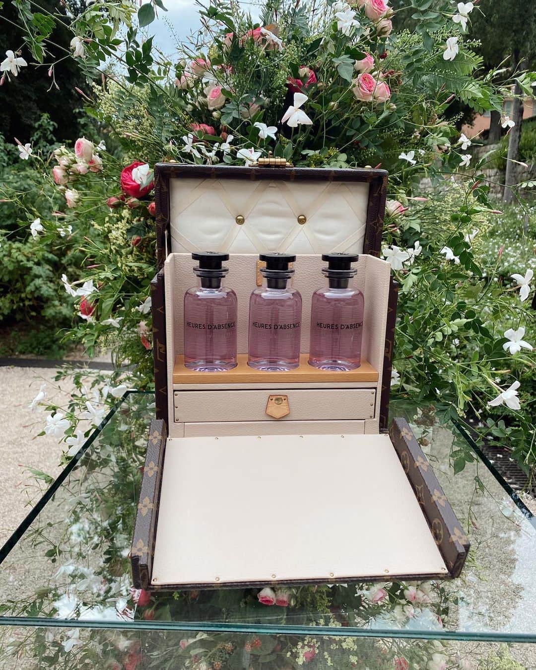 Tamara Kalinicさんのインスタグラム写真 - (Tamara KalinicInstagram)「Always having the best time with my @louisvuitton family! Today in Grasse we celebrated two fragrances, Météore and Heures d’Absence - discovering the stories behind them from no one else but the iconic French perfumer Jacques Cavallier-Belletrud what an incredible day #LVParfums」9月11日 20時13分 - tamara