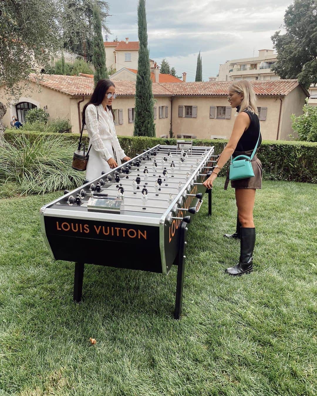 Tamara Kalinicさんのインスタグラム写真 - (Tamara KalinicInstagram)「Always having the best time with my @louisvuitton family! Today in Grasse we celebrated two fragrances, Météore and Heures d’Absence - discovering the stories behind them from no one else but the iconic French perfumer Jacques Cavallier-Belletrud what an incredible day #LVParfums」9月11日 20時13分 - tamara