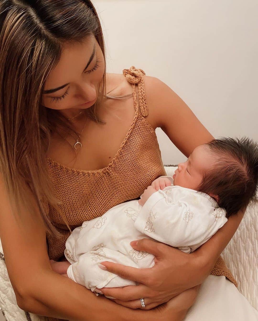 山中美智子さんのインスタグラム写真 - (山中美智子Instagram)「Newborn baby 🍼　  あかねちゃんの次女💛🌙 小さくて、やわらかくて、いい香り🌿  なんて可愛いの✨ あかねとたっちゃんおめでとう💛」9月11日 20時16分 - alexiastam1988